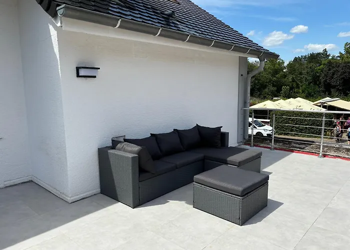 Gesamte Wohnung, Kueche, Parkplatz, Terrasse
