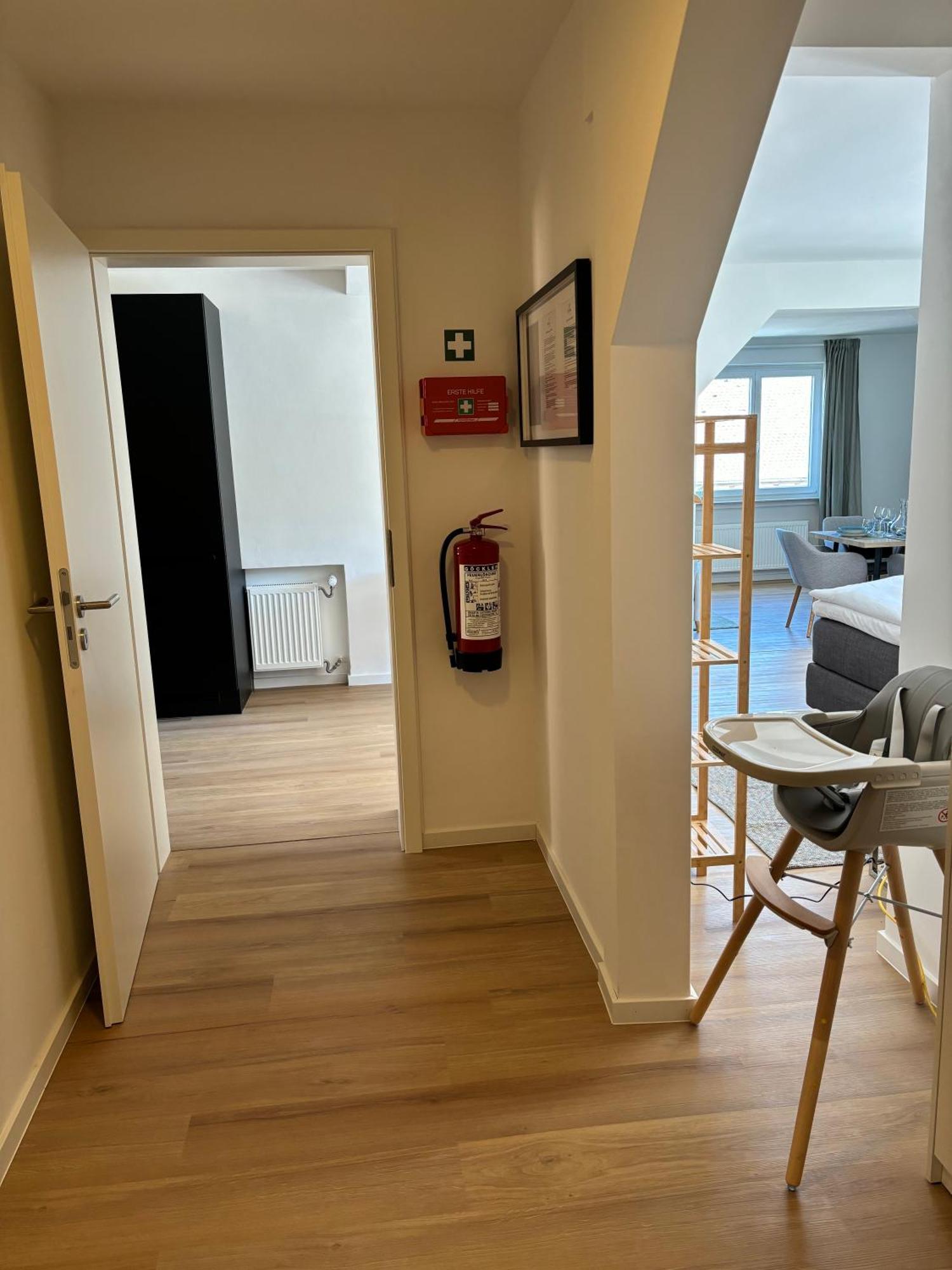 Gesamte Wohnung, Kueche, Parkplatz, Terrasse